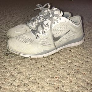 LAST CHANCE White Nike Free TR 4 - Women's 6.5