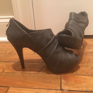 Simply Vera Wang Pumps