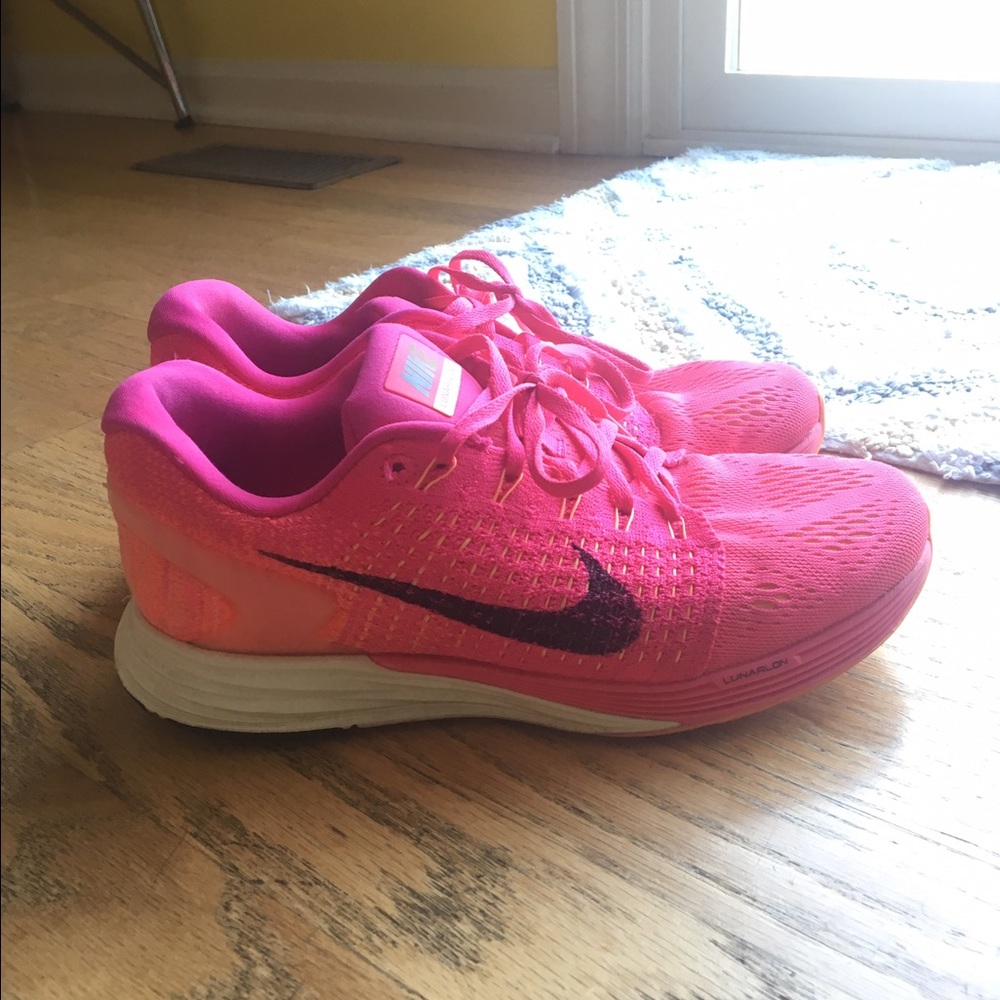 Nike pink shoes