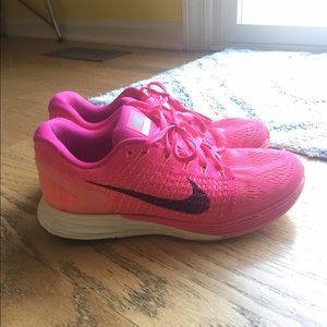 Nike pink shoes