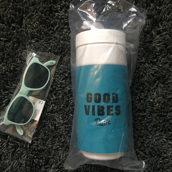 SOLD💓VS Pink Good Vibes Set 💚 - Picture 3 of 8