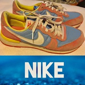 Nike Genicco's - Classic Women Runners
