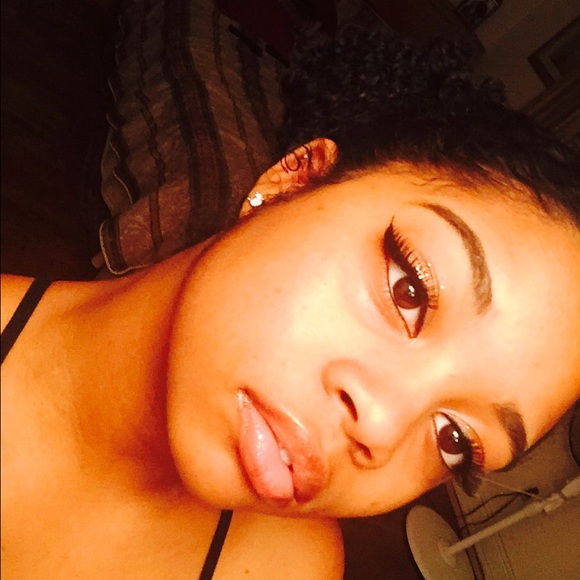 Meet your Posher, Ariana - Picture 1 of 1
