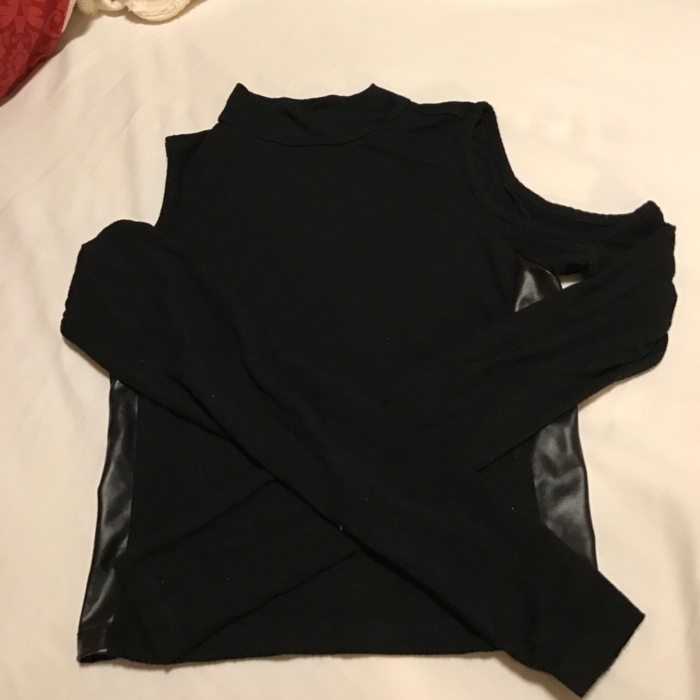 Black cold shoulder crop top