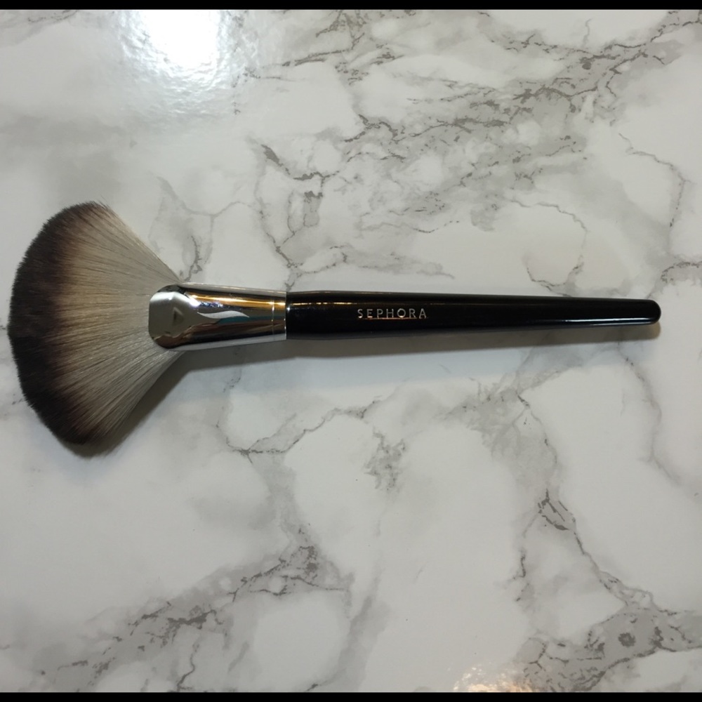 Sephora PRO Featherweight Fan Brush #92