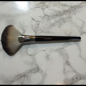 Sephora PRO Featherweight Fan Brush #92