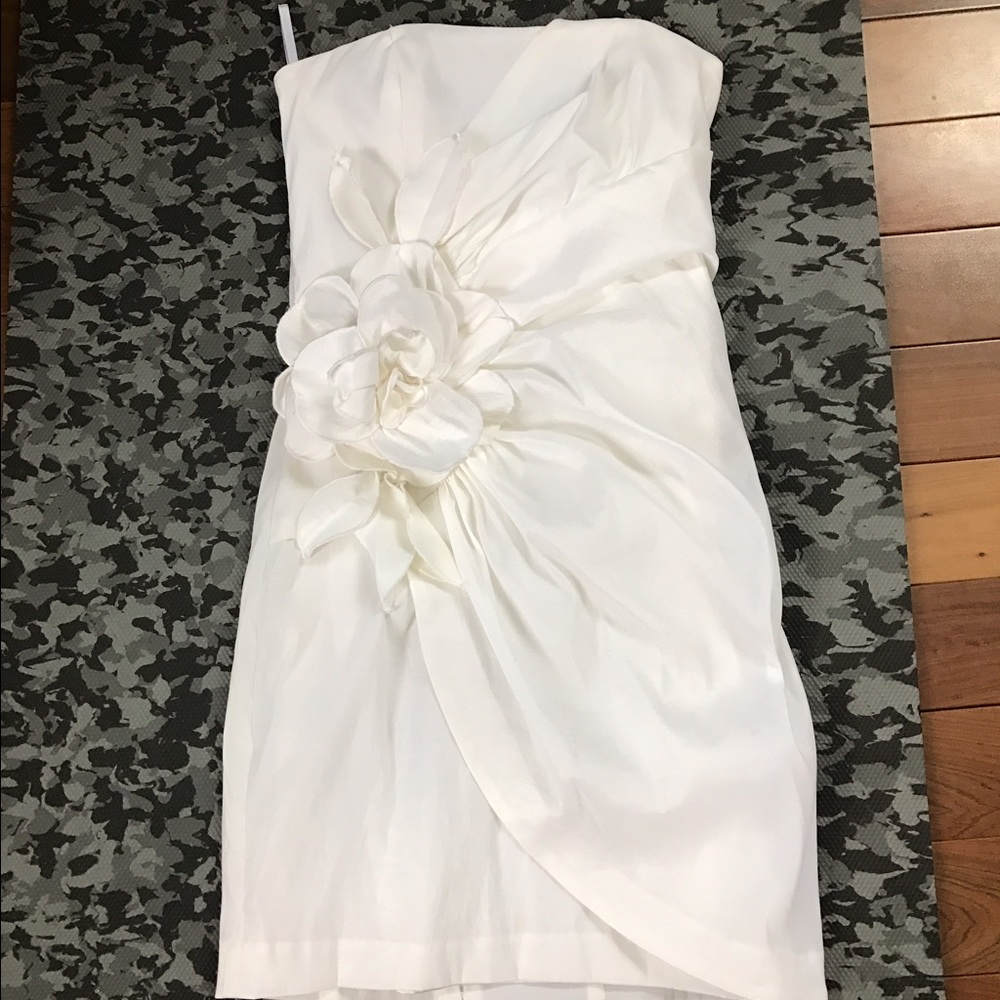 Beautiful white dress worn 1 time for New Years