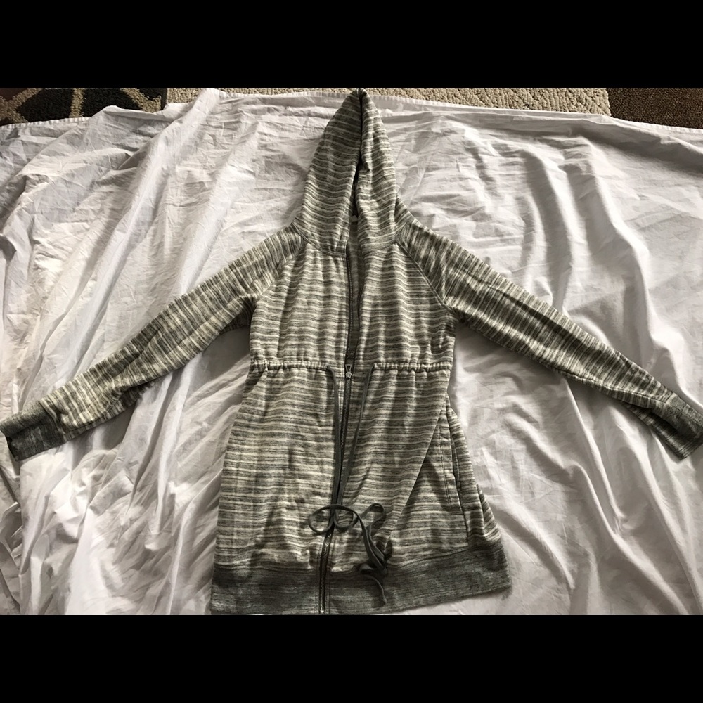 Hardly worn Gap maternity zip-up sweatshirt