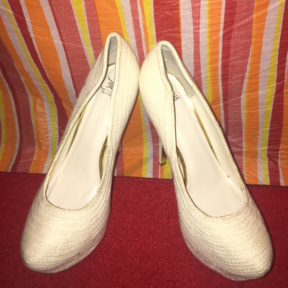 NWOT Pearl white heels with cloth trimming💋