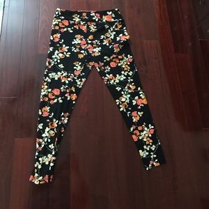 GORGEOUS floral leggings