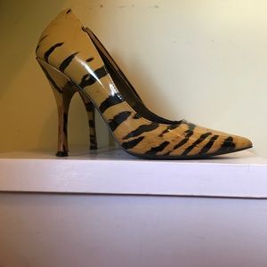 Patent tiger pumps