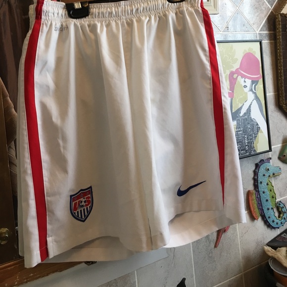 Nike shorts - Picture 1 of 4
