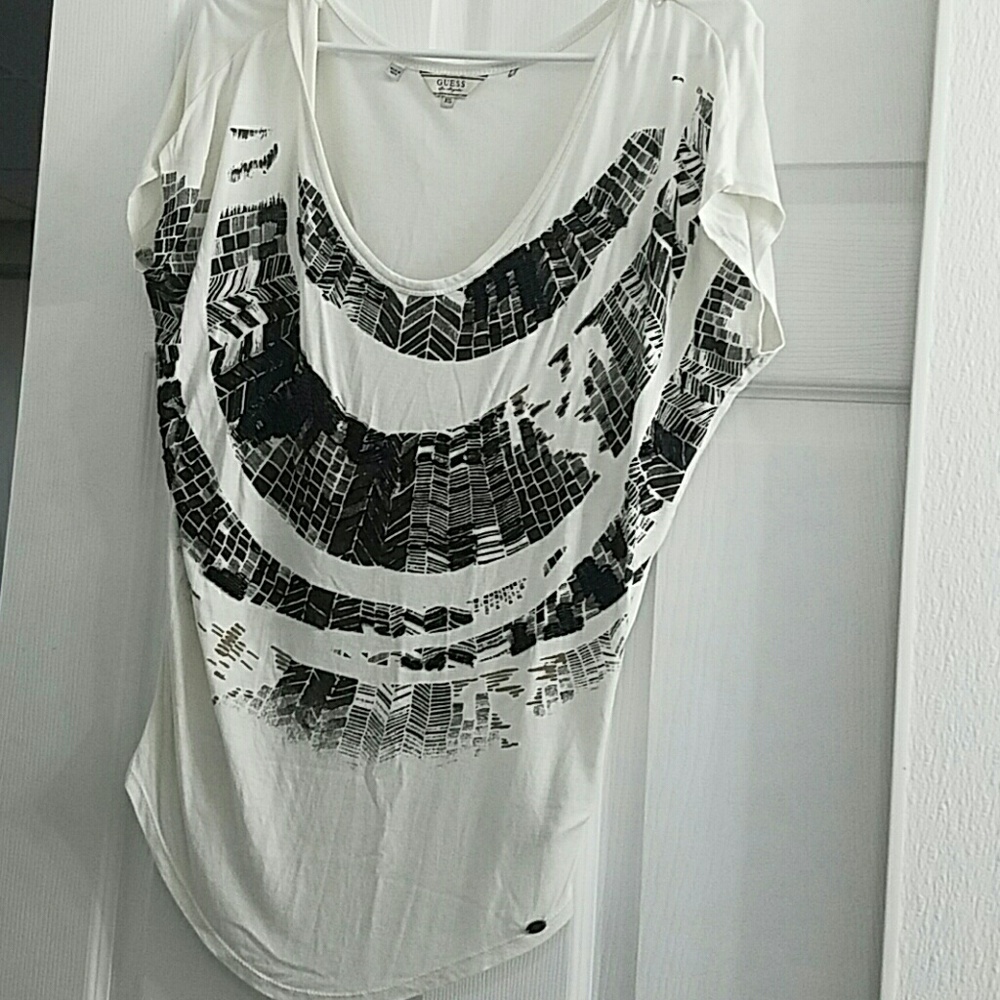 Guess top