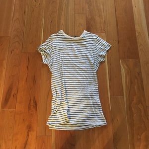 Striped shirt sleeve shirt