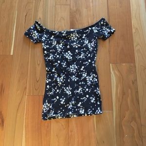 Floral shirt sleeve shirt