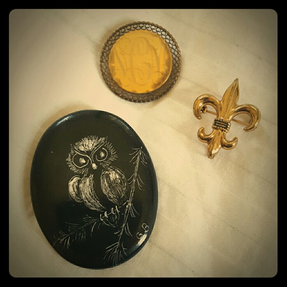 Vintage set of pins