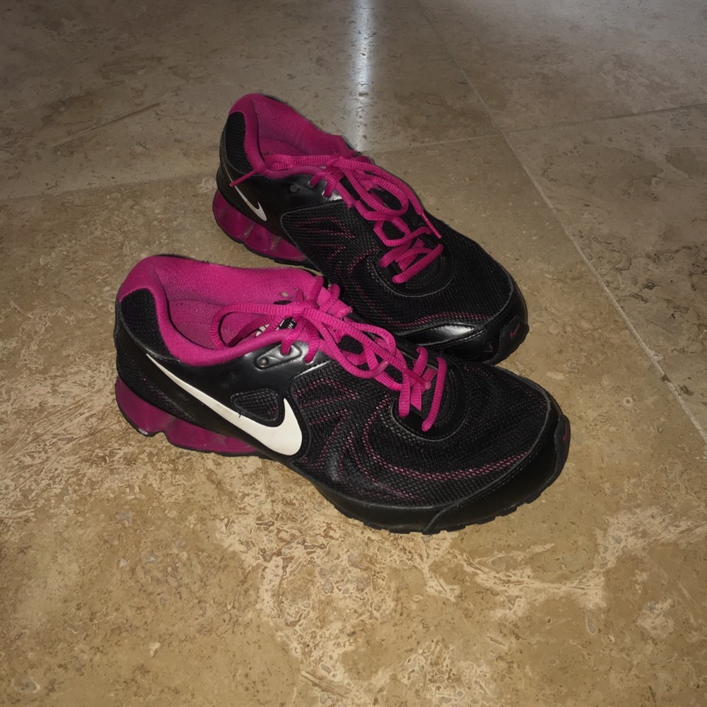 Nike Reax Run 7 Black Hot Pink