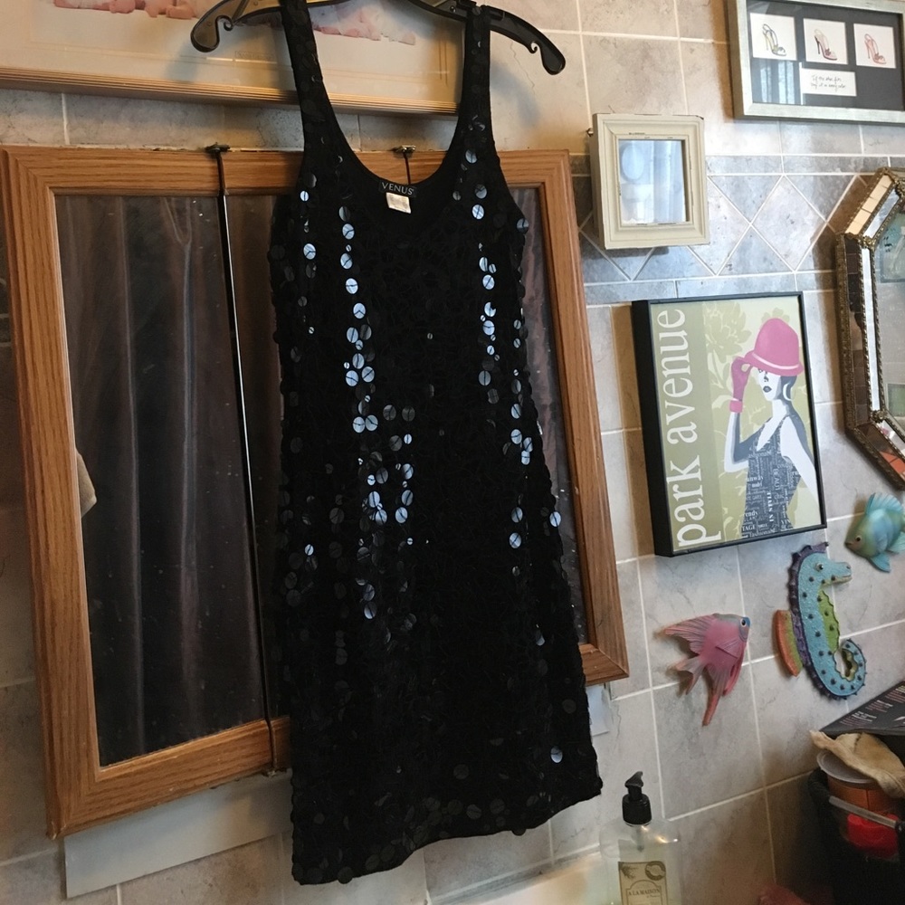 Venus dress - Picture 2 of 4