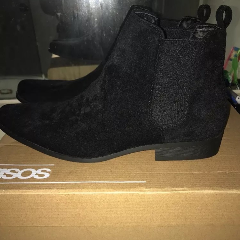 ASOS CHELSEA BOOTS IN BLACK FAUX SUEDE!!!!!