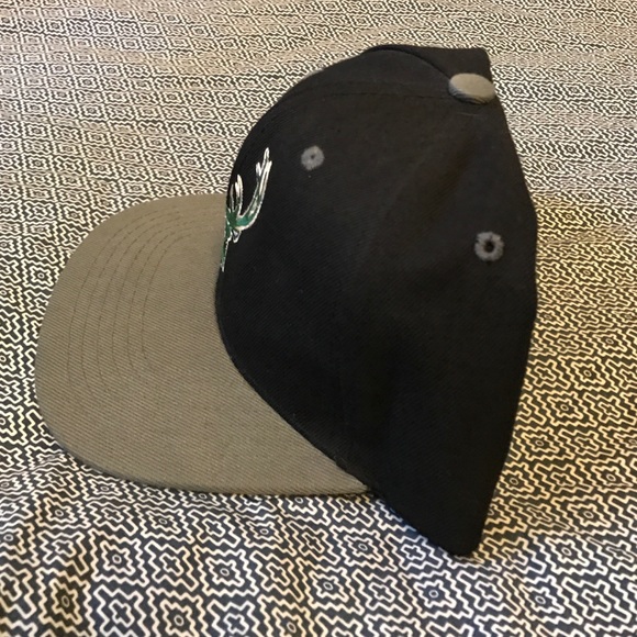 Milwaukee Bucks Snapback Hat - Picture 2 of 4