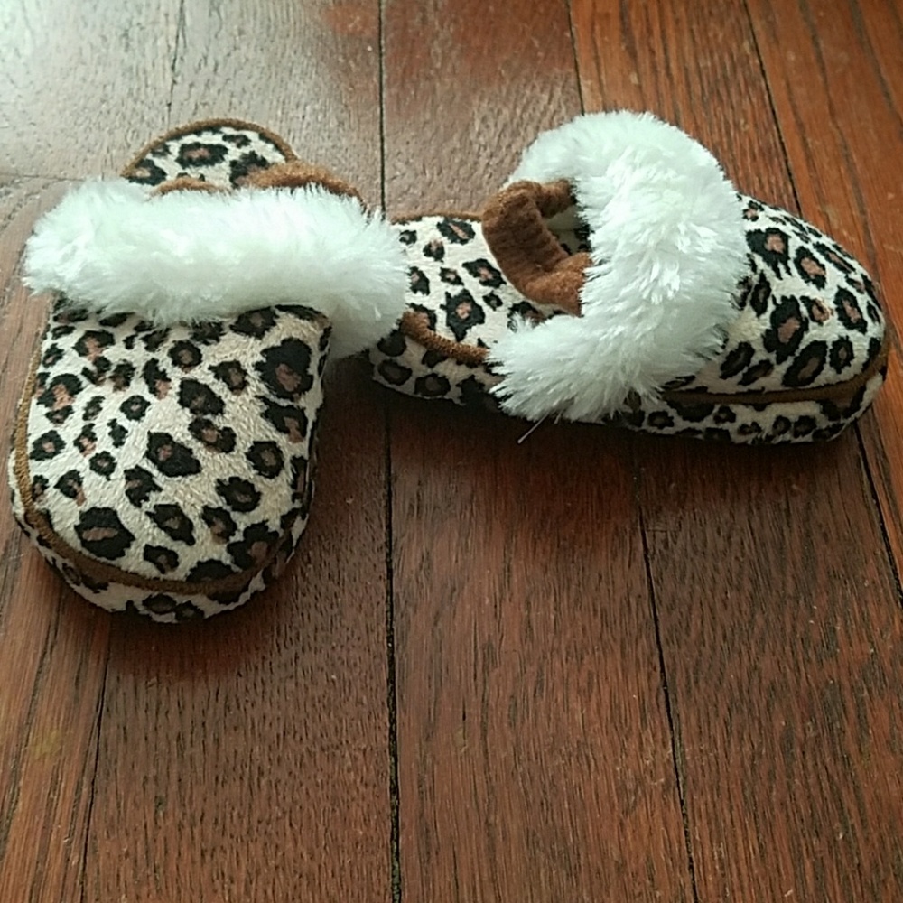 Koala kids leopard slippers size 3/4