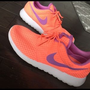 Coral and lavender Nike rosche run