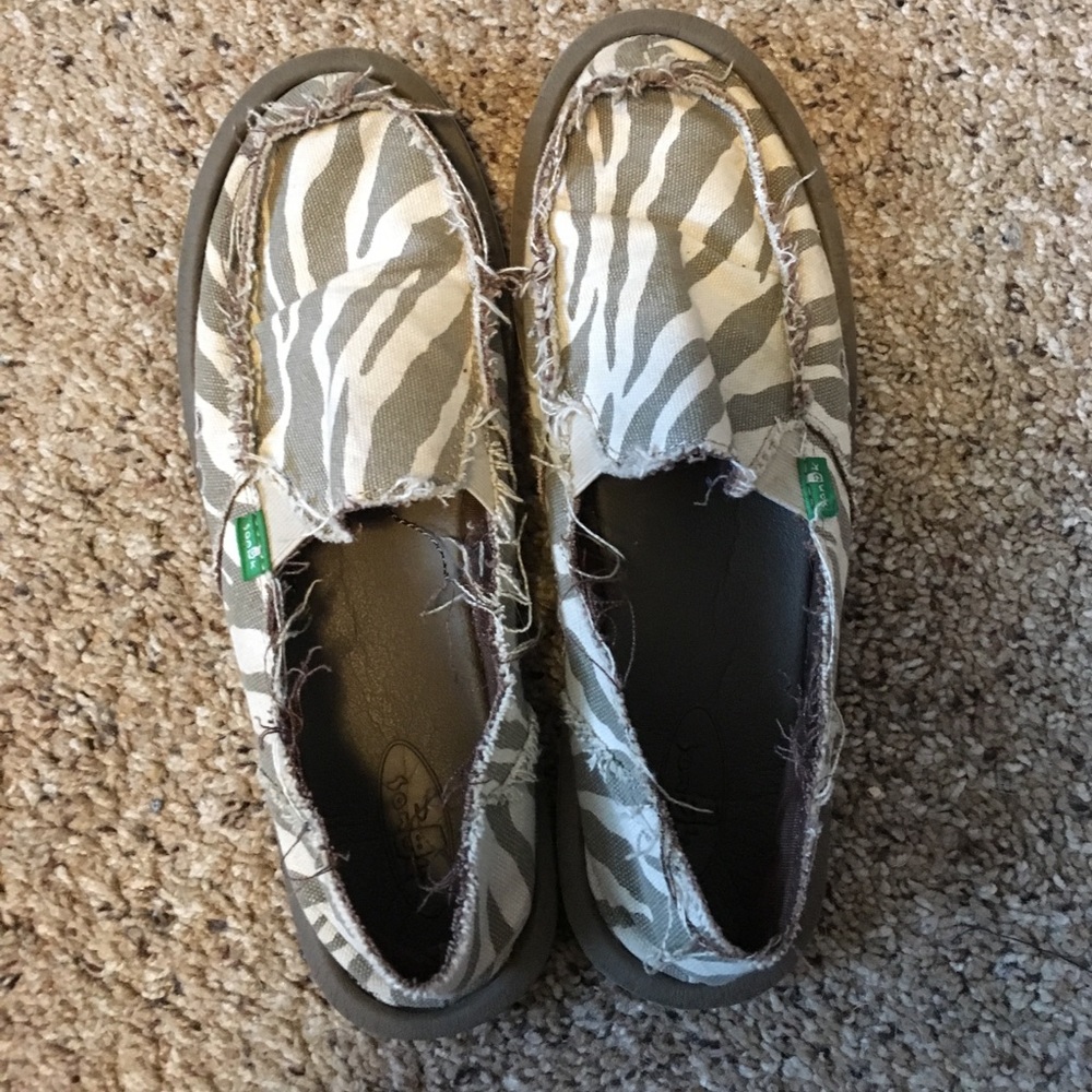 Sanuks with print size 10