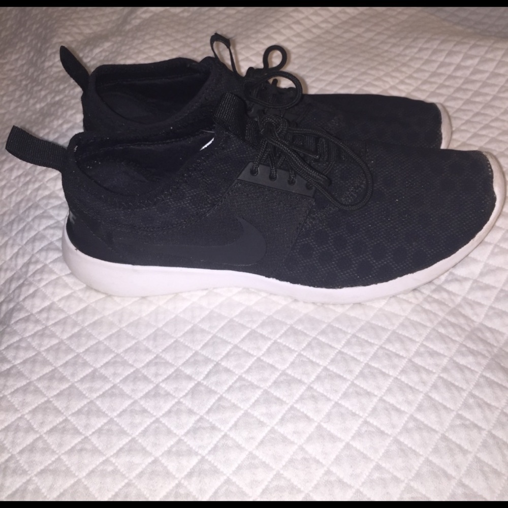 Black Nike juveante Women's Athletic Shoes