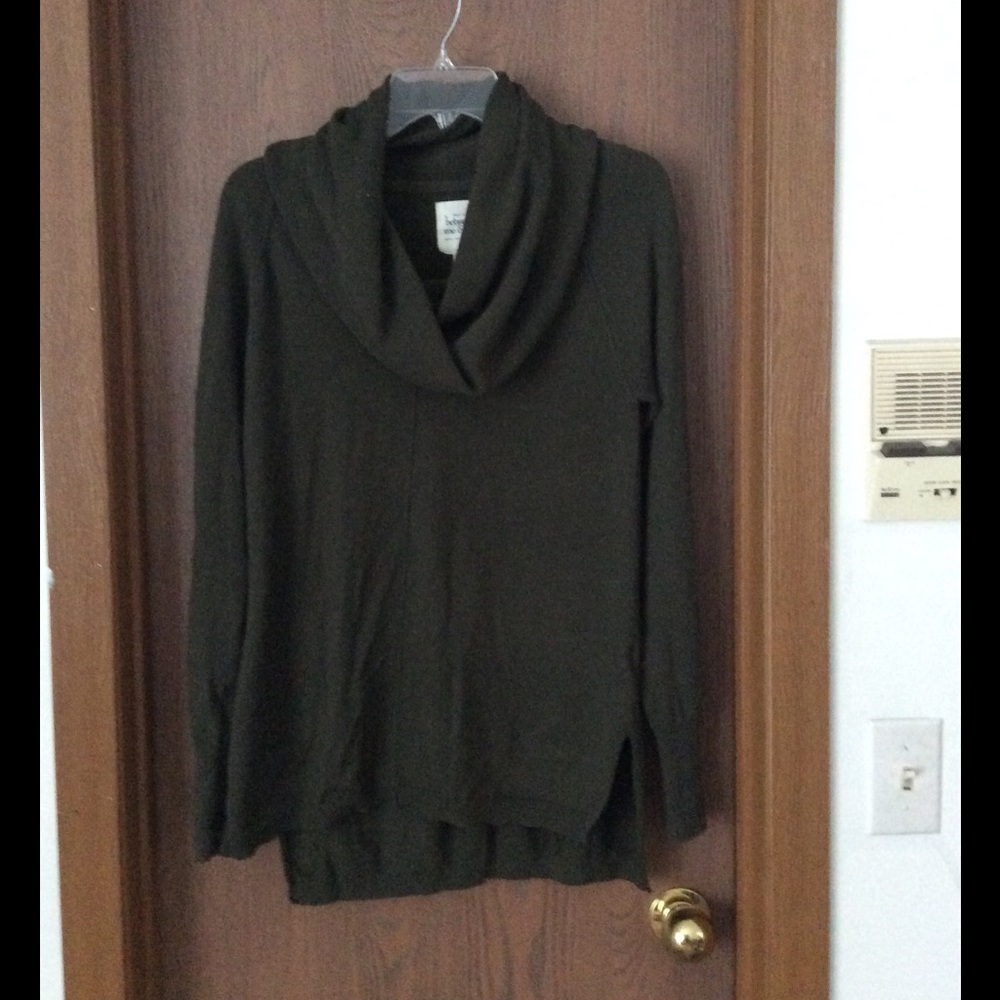 NWOT  crowl neck sweater