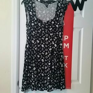 Pirate dress skulls