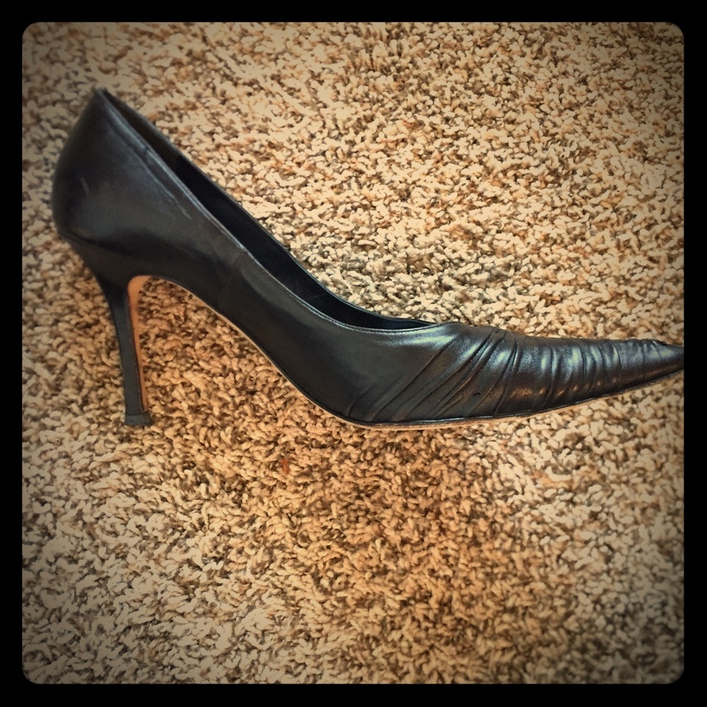 Manolo Blahnik Plisse black leather pumps