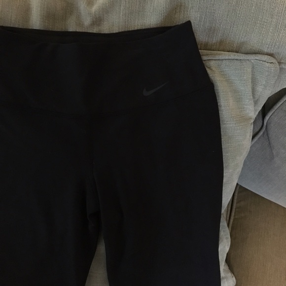 Nike Dri Fit Legendary Pant/Crop Legging - Picture 2 of 3