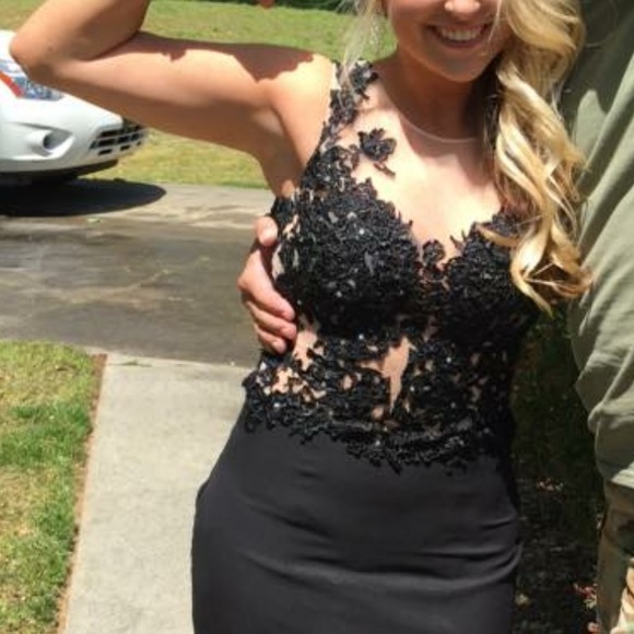 Beautiful-Stunning Black Dress - Picture 2 of 7