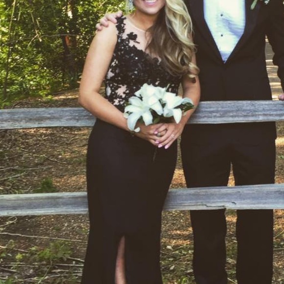 Beautiful-Stunning Black Dress - Picture 1 of 7