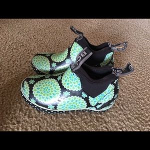 Girls paisley BOGS Sz 11