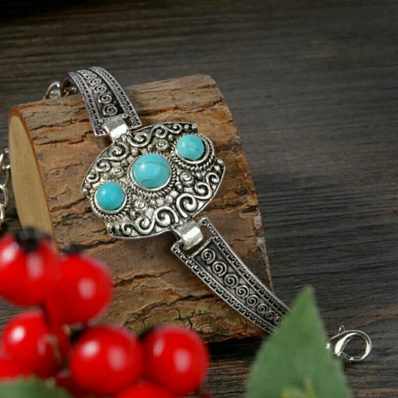 ⬇ SALE! Natural Turquoise and Silver Bracelet - Picture 3 of 3