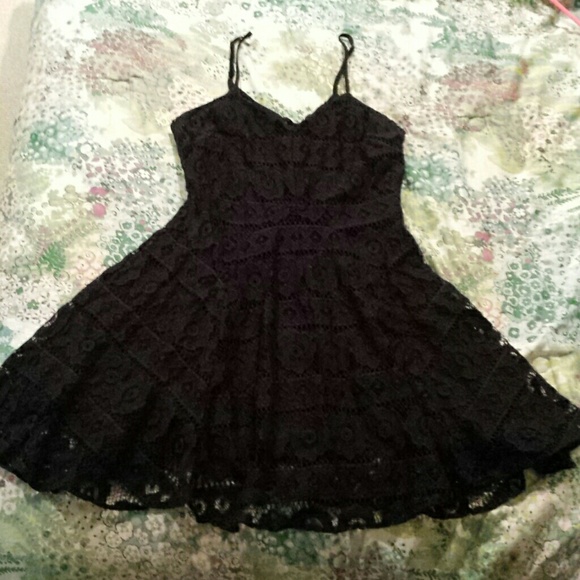 Black dress - Picture 3 of 5