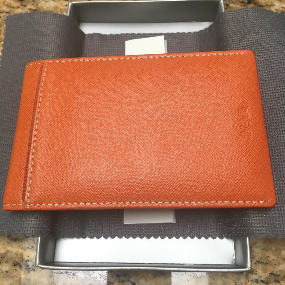NIB NWT Nava leather wallet and note pad w/pen.