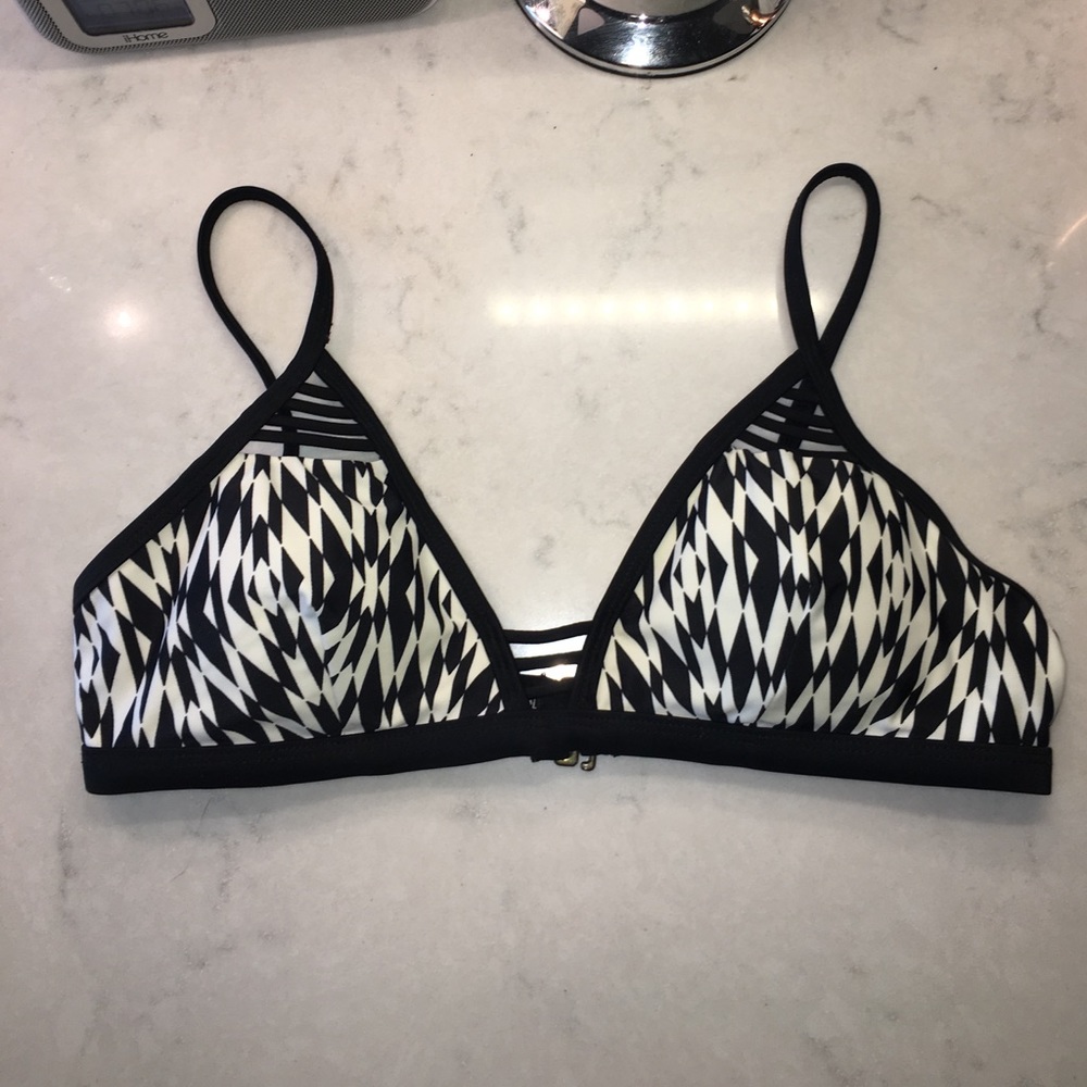 Patterned bikini top