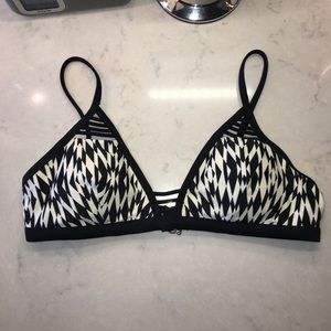 Patterned bikini top