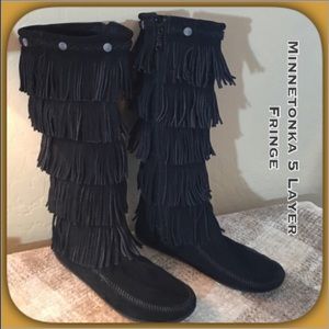 Minnetonka 5 tier Fringe Boots