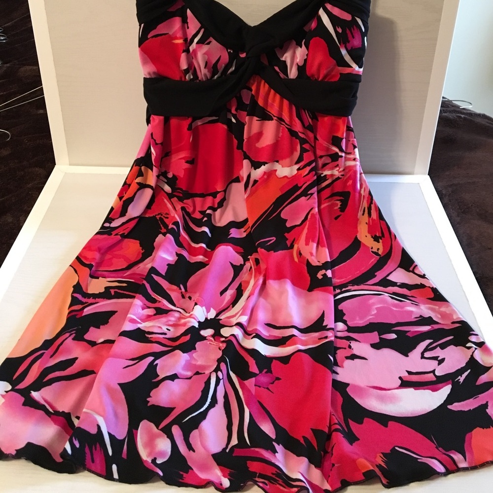 Sexy strapless dress with bright colors!