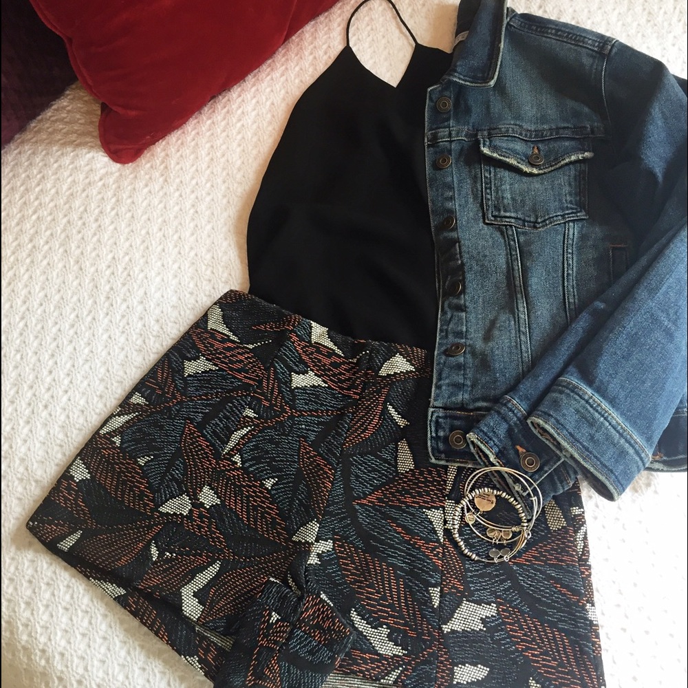 Zara Leaf Patterned Shorts