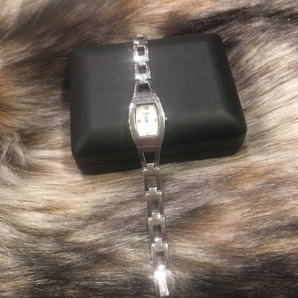 Fossil ladies watch needs a battery