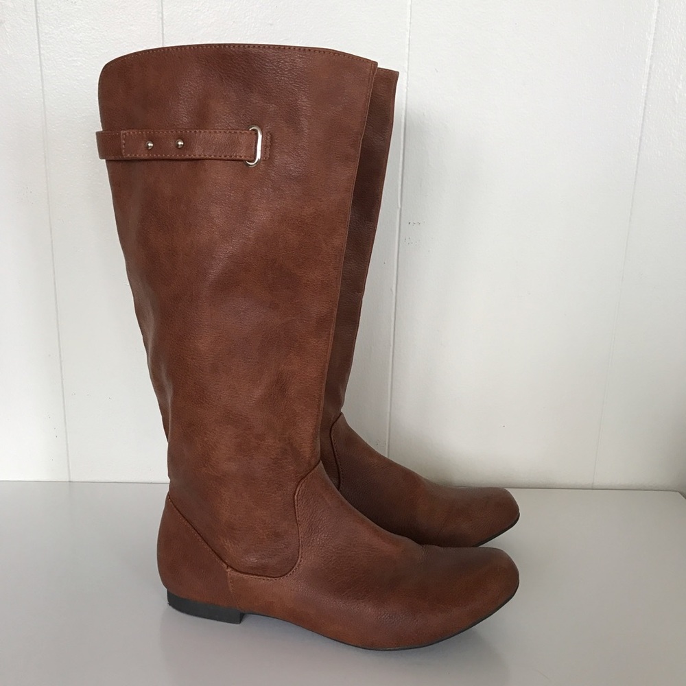 Tan below knee boots size 7.5