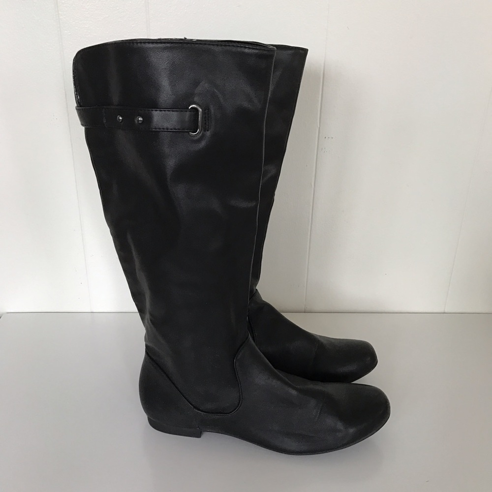 Black below knee boots size 7.5