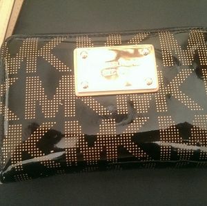 Michael kors wristlet
