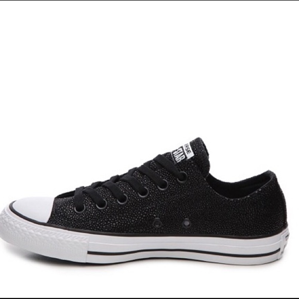❌SOLD❌Women's black converse with some detail.