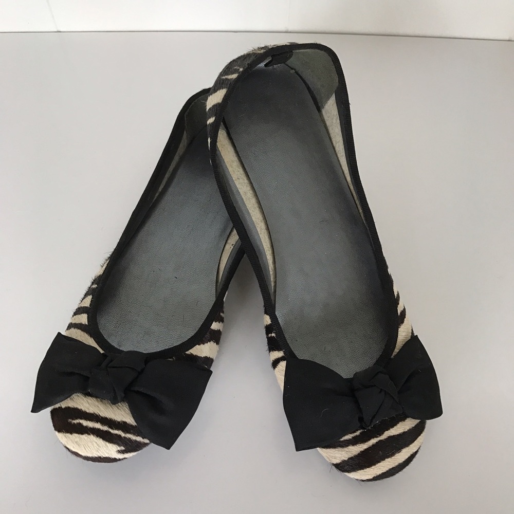 Gap zebra flats size 7.5