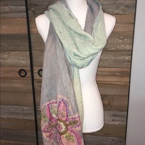 Reversible viscose scarf